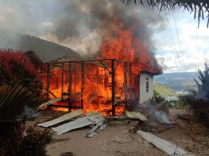 Diduga Arus Pendek Satu Unit Rumah Di Desa Sosor Dolok Terbakar